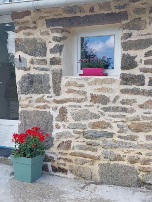Holiday home Kerlosvezan, A La Campagne, Proche Lampaul-Ploudalmezeau